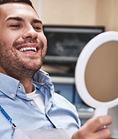 Man seeing dentist in Mansfield